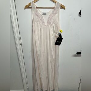 Vintage Vanity Fair Women's Pale Pink Nightgown NWT 0032
